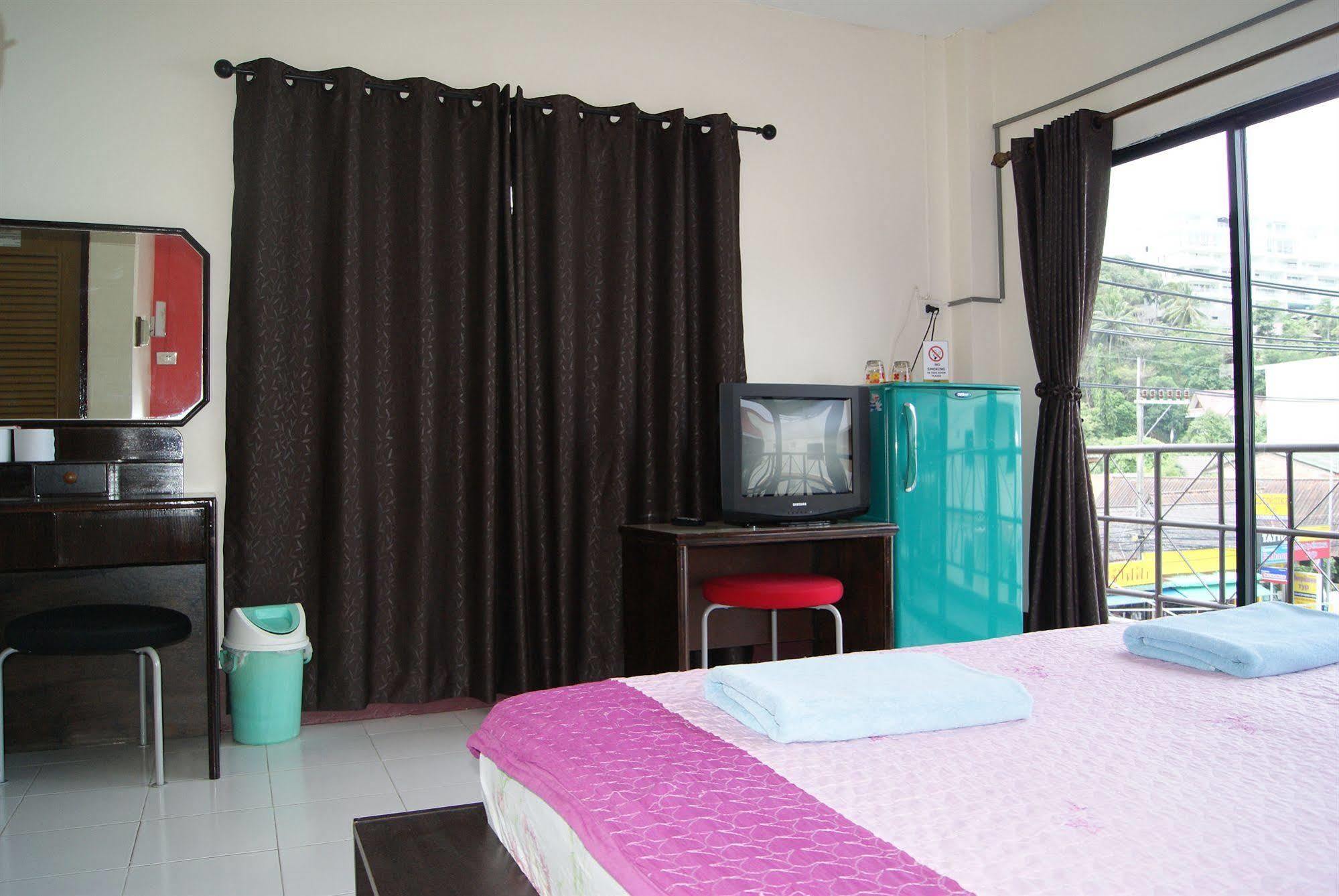 Pineapple Guesthouse Phuket Kültér fotó