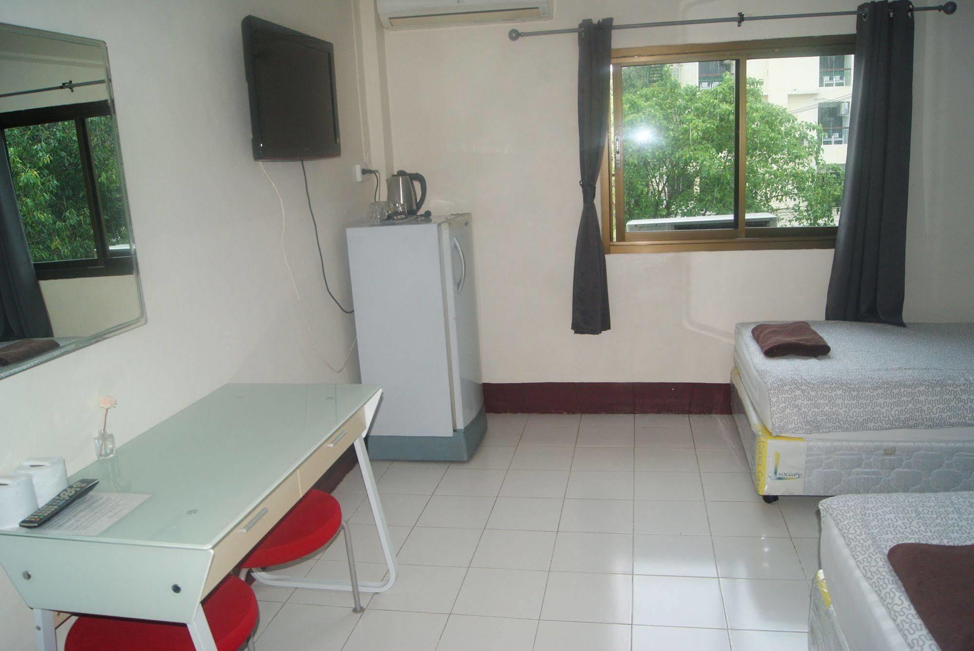 Pineapple Guesthouse Phuket Kültér fotó