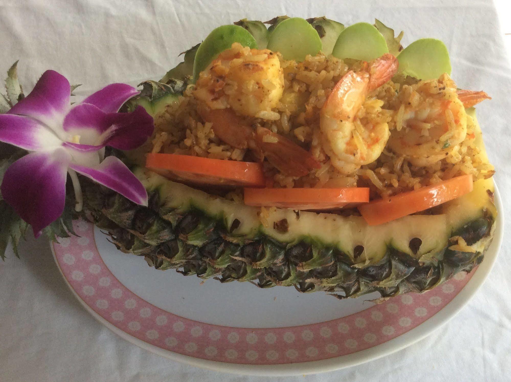 Pineapple Guesthouse Phuket Kültér fotó