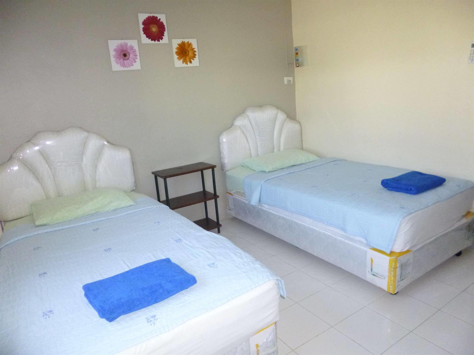 Pineapple Guesthouse Phuket Kültér fotó